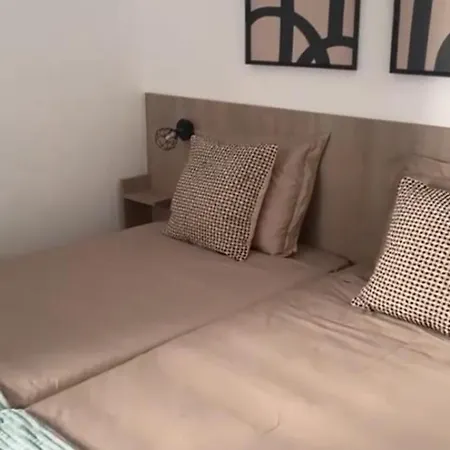 For 4 People Albareda Apartment *