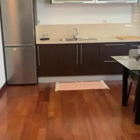 For 4 People Albareda Apartment