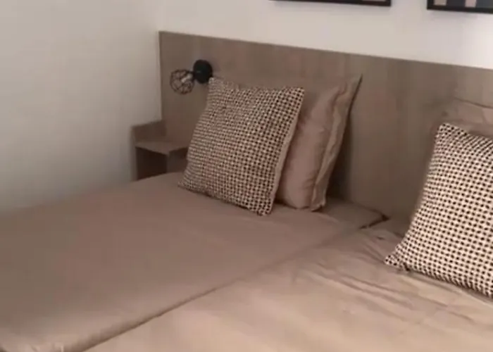 For 4 People Albareda Apartment *