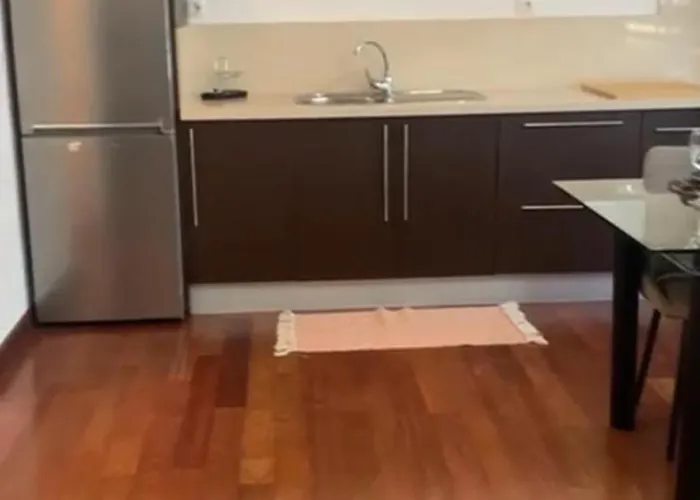 For 4 People Albareda Apartment
